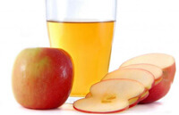 Сок для ребенка из свежих яблок