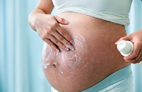 Увлажнение кожи от растяжек при беременности